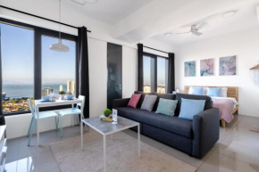 De Pastel Studio - SeaView at 218 Tropicana NEAR Komtar Food Heaven with Netflix & TV Box